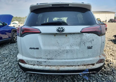 2016 Toyota Rav4 Xle z USA, uszkodzony, nr VIN JTMRFREVXGJ102358
